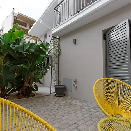 Groundfloor 2Br Apt With Smallyard Near The Heart Of Kalamata Exterior photo