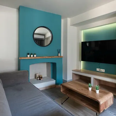 Groundfloor 2Br Apt With Smallyard Near The Heart Of Kalamata Exterior photo