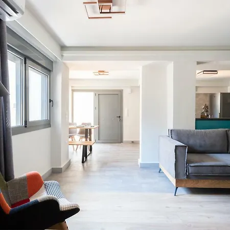 Groundfloor 2Br Apt With Smallyard Near The Heart Of Kalamata Exterior photo