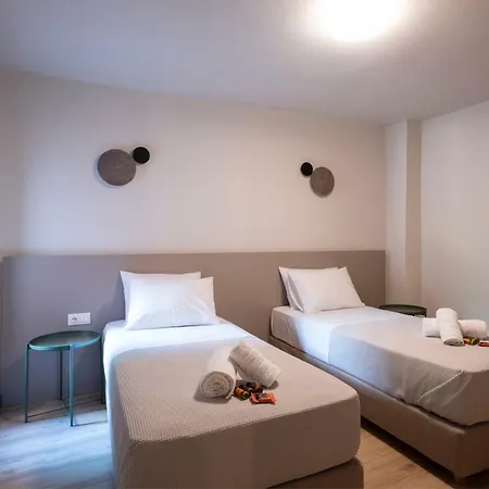 Groundfloor 2Br Apt With Smallyard Near The Heart Of Kalamata Exterior photo