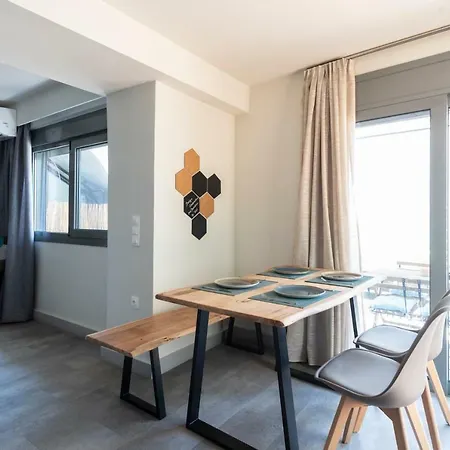 Groundfloor 2Br Apt With Smallyard Near The Heart Of Kalamata Exterior photo