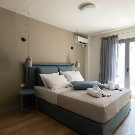 Groundfloor 2Br Apt With Smallyard Near The Heart Of Kalamata Exterior photo