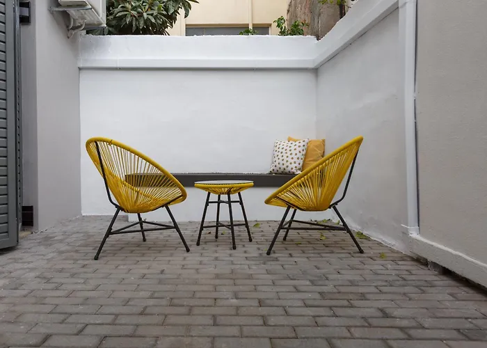 Groundfloor 2Br Apt With Smallyard Near The Heart Of Kalamata